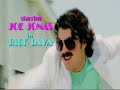 burnin'up des jonas brothers =d

i'm hot, you're cold
you go around like you know
who i am, but you don't
you got me on my toes

chorus:
i'm sinking into the lava
and i'm trying' to keep from going under
baby, you turn the temperature hotter
and i'm burning up, burning up for you baby

(come on girl)

i fell (i fell)
so fast (so fast)
i can't hold myself
back
high heels (high heels),
red dress (red dress)
all by yourself, gotta catch my breath

i'm sinking into the lava
and i'm tryin' to keep from going under
baby, you turn the temperature hotter
and i'm burning up, burning up for you baby

walk in the room,
all i can see is you,
starin' me down
i know you feel it too

i'm sinking into the lava
and i'm tryin' to keep from going under
baby, you turn the temperature hotter
and i'm burning up, burning up for you baby (x2)

(big rob's rap:)
yeah, its burning up
in this place tonight
the brothers singing loud (and we're feeling right!)
get up and dance (don't try and fight it!)
naw, for real (and thats no lie!)
stop, drop and roll (and touch the floor!)
(it keeps on burnin' up)
more and more!
i got jb with me, layin' it down
come on boys
let's bring the chorus around!

i'm sinking into the lava
and i'm tryin' to keep from going under
baby, you turn the temperature hotter
and i'm burning up, burning up for you baby

burning up, burning up for you baby


traduction : {je br�le}

je suis chaud, tu est froide
tu viens autour comme si tu savais
qui je suis, mais tu ne le sais pas
vous m'avez re�us sur mes orteils(?)

je glisse dans la lave
et j'essaye de m'emp�cher de tomber plus bas
b�b� , tu fais tourner la temp�rature plus chaude
parce que je br�le,br�le pour toi b�b�

viens miss

je suis tomb�, (je suis tomb�)
tellement vite (tellement vite)
je ne peux pas me retenir,
en arri�re. ( ? )
talons haut (talons haut)
robe rouge (robe rouge)
toute seule,tu m'as coup� le souffle.

je glisse dans la lave
et j'essaye de m'emp�cher de tomber plus bas
b�b�, tu fais tourner la temp�rature plus chaude
parce je br�le,br�le pour toi b�b�

je marche dans la pi�ce,
tout ce que je peux voir,
c'est toi me regardant fixement
(oh)je sais que tu le ressens aussi.

je glisse dans la lave
et je ne peux pas m'emp�cher de tomber plus bas.
b�b�, tu fais tourner la temp�rature plus chaude.
parce que je br�le,br�le pour toi b�b�

je glisse dans la lave
et je ne peux pas m'emp�cher de tomber plus bas.
b�b�, tu fais tourner la temp�rature plus chaude.
parce que je br�le,br�le pour toi b�b�

big rob rap:
br�le dans
cette endroit se soir
tu le chantes mieux fort ( maintenant on le sent bien )
l�ve toi et danse, n'essaye pas et combats-le
big rob pour de vrai ( et c'est pas des mensonges )
stop, baisse toi, et roule ( et touche tes orteils)
garde pour br�ler ( plus et plus ) ?
j'ai les jb avec moi, entrain de le poser
allez mec, crie le refrain pour moi maintenant


je glisse dans la lave
et je ne peux pas m'emp�cher de tomber plus bas.
b�b�, tu fais tourner la temp�rature plus chaude.
parce que je br�le,
br�le,
pour toi b�b�

je br�le,br�le pour toi toi b�b�.