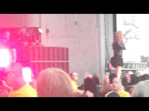 Jonas Brothers & Demi Lovato Rocks Jones Beach  8 21 2010