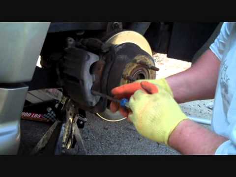 how to bleed brakes on a 2002 gmc yukon