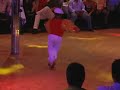 niño bailando como los dioses