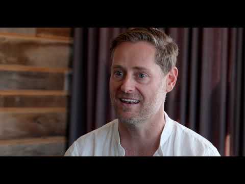 Hootsuite: How to Build a Brand with Social Media Marketing