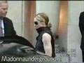 Madonna leaves hotel George v in Paris 2004