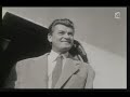 Peter Falk interview, part 2/2.Ben Gazzara interview, part 1/2.Airport snaps of Jayne Mansfield, Serge Reggiani, Jane Fonda, Alain Delon, Eddie Constantine, Gina Lollobrigida, Yves Montand, Simone Signoret, Gérard Philipe, Jean Marais, Romy Schneider, Brigitte Bardot, Kirk Douglas, Cary Grant, Gregory Peck, Liz Taylor, Yul Brynner, Marlon Brando, Romain Gary, Orson Welles, Alfred Hitchcock, Marlene Dietrich,