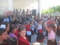 Ni�as del cole bailando