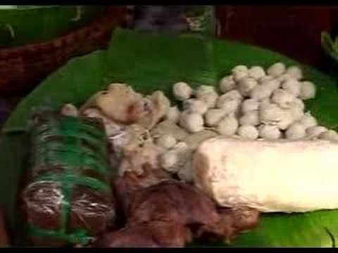 traditional eating at Hanoi Vietnam ...