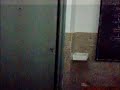 Cambiandose en el armario