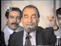 Tale3 Hamdan, Khalil Shahroor, Zein Sheayeb, Zaghlol Eldamour.طليع حمداناوووف...بـلبنان الخيمه حبـيـّت, يا كـويت الـ شعبـِك فهـمانجـينا بهالخيـمه يا كـويت, نتـذكـر خـيمة لـبنـان..يا كويت بلبنان الخيمه حبـيـّت, يا كـويت الـ شعبـِك فهمانوجـيـنا بـهالخـيـمه يا كـويت نتـذكـر خـيمة لبنـان..منـيـن بأيـدِك جـبتي بريـق, مثـلو رفـيق بلاقـي وَيـنوَيـن بلاقي مثـلو رفـيق, بـريق بأيدِك جـبتي منيـنخـمرين وفنجان وريـق, ان سِكـرت ما بتـفيـق العَـينالعَـيـن ان سِكــرِت ما بتـفـيـقفنجانـين بـريـق وخـمر وخمـريـن وريـق وفــنجـانزغلول الدامورأمـس مشيـنا الحـب دروب, يا محـبـوب بيـكـفي هـمسهـمـس بيكـفي يا محـبوب, دروب الحـب مشينا أمـس..فـستانين وعـقـد وروب, بغـروب الشـمس لبستي الشـمسالشمـس لبستـي الشمـس غــروبعـقـدين وفـستـان وروب وروبــين وعــقـد وفسـتـانخليل شحرورمسكـين الطـير الـ ما غـَـط, وخـط بـدرب المغـرومينالمغـرومـين بدربو خط, ما غـط الطـير المـسكـين..قـبطانـين وبحـر وشـط, محـط عـمـلنا للـحــلويـنللــحــلويــن عــملنــا محـطبحـريـن وقـبطـان وشـط وشـطـين وبـحـر وقـبــطـانزين شعيبفتـحـت السـوق براس الجـرد, للـورد الخـصرو ممـشـوقللـممشـوق بخصـرو ورد, فتـحـت براس الجـرد الســوق..شيطانـين وجـن وقـرد, ضـرب ضـربـت نـعـوج ونـوقنـعـوج ونــوق ضــربتــن ضـربقــرد وشــيطـانـيـن وجـن وجـنـّيـن وقـرد وشــيطـانطليع حمدانبطلـّة بـدر بـتشـفى جـروح, وبـنـدر نـدر قـبـالي يـلـوحيـلـوح قـبالي بـنـدر ندر, بطـلـّة بدر بتــشفـى جـروح..غصنـين برمّـان وصدر, بـلـيلـة قـدر بتـهـوى الـروحالــروح بتـهـوى بـلـيـلـة قـدررمّـانـيـن بـغـصن وصـدر وصـدريـن وغـصـن ورمّـانزغلول الداموربـأم الـعيـن بشـوف السـعـد, دعـد ان قـالـت رايـح ويـنويـن ان قـالـت رايـح دعـد, السعـد بشـوف بـأم الـعـيـن..نـيسانـيـن وزر ووعـد, بـعـد اتركـنـي هـالـيـومـيـنهـالـيــومـيـن اتـركـنـي بعـدزرّيـن ونـيسان ووعـد ووعـديـن وزر ونـيسانخليل شحرورعالميج ميج يابو الميجانا....مطرح ما حبينا نصبنا خيامنا...تعي يا جوانح الفرحه وخيـّـمي -- علينا بحيث علقتنا وخيمهتحت عرزال متواضع وخيمه -- اتركونا نعيش نحنا والحباب...طليع حمدانحلوه الخيمه والغيمه وليل الأحلامبثيابـِك بدل الخيمه في جوز خيام..كنتي لعيوني زوجه مهضومه كثيروعا شطك ياما موجي راح مشاويرتركتيني موجه بأوجي ورحتي بكيرنام الشاطي والموجه كيف بدها تنام..زين شعيبميل الخصر على الثاني يسلم هالقدّحرقتي دمي بشرياني وكافي هالقدعينك لمبه شعلانه ع كراسي الخدمثل الشمعه الشعلانه ع بلاط رخام..زغلول الداموركـل ما عـن حـبي بشـرح دمعات العينبتـجرح قـلبي وبـتفـرح مره واثـنيـنوكـثرة ما قـلبي تـجرّح بسهام العـيــنما ظـل بـقـلبـي مطرح مـن دون سـهاميـا لـيـلى حـواري جـيلـِك حـبـوكي كـثيـروالزغــلول بيومـيـلِك كــل ما بـيـطيـروشـمـس الـحـزن مقابيـلِك وعـيـت بكــيروقـفـِت بـيـن جداديـلـِك تعـمـل حـمّــام..