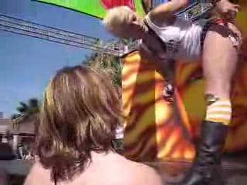 Dinah Shore 2007 (lesbian go-go dancers and other hotties)