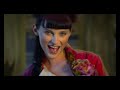 this is the first single from iva�s third album. the album is called strip twist and the single is called waterbed (vodn� postel). this cd was released on 16th november 2007 in czech republic.

text, les paroles, lyrics:
j�ai un psy, un personnal trainer,
un chat un chien un manager,
un triplex de 1000 metres carr�s,
qu�on me paye pour y habiter

a prague je roule on voiture francaise
mes copines en ent toute ou un malaise
jai des lagues des rivieres de diamants
que j�met juste pour m�laver les dents

j'ai une cuisine toute �quip�e,
qui pr�pare toute seule le diner,
le dernier aspirateur 
qui fait l'caf� et qui donne l'heure

j�ai un canap� masseur
mon frere en a un mais d�une autre couleur
mon four est autonetteyant
il nettoie meme tout l�appartement

chorus:
mais j�ai pas l�mec
a ceincer sans ma ceuette
ni pervers et ni pretre

mais j�ai pas l�mec
a ceincer sans ma ceuette
ni pervers et ni pretre

j�ai un parapluie st�r�o
qui fait les pr�visions m�t�o
le t�l�phone ordinateur
qui rient d�sertir y a pas une heure

si c�est l�fouteir j�ai une armure
c�est mon armoire c�est ca l�futur!
mon waterbed panoramique
quand j�m�endors il fait de la musique

mon parfum !splendeur orientale!
est issu de la recherche spatiale
j�ai tout ce qu�en peut imaginer
meme c�qui n�est pas encore invent�

chorus:
mais j�ai pas l�mec
a ceincer sans ma ceuette
ni pervers et ni pretre

mais j�ai pas l�mec
a ceincer sans ma ceuette
ni pervers et ni pretre

mais j�ai pas l�mec
a ceincer sans ma ceuette
ni pervers et ni pretre

mais j�ai pas l�mec
a ceincer sans ma ceuette
ni pervers et ni pretre
***
official czech web:
http://www.ivaf.cz

the biggest gallery:
http://www.ivaf-gallery.ic.cz

french web about iva: (not updated)
http://www.iva-online.net/