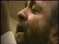 Yehuda Green performs at the Carlebach Shul