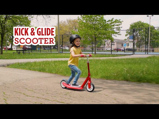 Radio Flyer Scooter (2 wheel Beginner Scooter) in Kids in Kingston