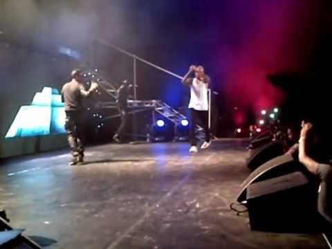 0VIDEO :Chris Brown & Wizkid Live On Stage Doing The Azonto Dance 0 VIDEO :Chris Brown & Wizkid Live On Stage Doing The Azonto Dance