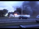 Een vrachtwagen die gekantelt is tijdens de spits, is in de hens gevlogen op de A1 ter hoogte van Baarn. Maandag 29 September 2008.