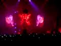 Intro (met knallen) van Showtek op Qlimax 2006