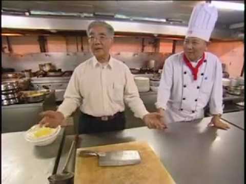 Cuisine - Tous les cinq ans, un grand concours national de cuisine chinoise se déroule pendant cinq jours à Pékin. Profitant de l'événement, ce documentaire a suivi de...