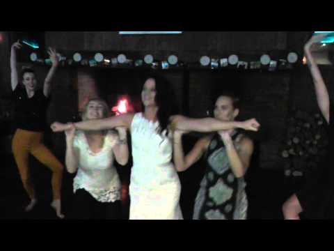 how to involve friends in wedding