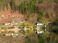 Der Wössner See, ein kleiner Stausee im  bayerischen Unterwössen, Chiemgau, zwischen dem Chiemsee und Reit im Winkl, ist abseits der Hauptstraße in einem kleinen Talkessel vor imosanter Bergkulisse ruhig gelegen. Das Freibad ist kostenlos. Man kann am See angeln und fischen. Ein Seefloß und mehrere Surfbretter ohne Segel nutzen Kinder zum spielen und toben. Mehr infos unter www.woessner-see.de