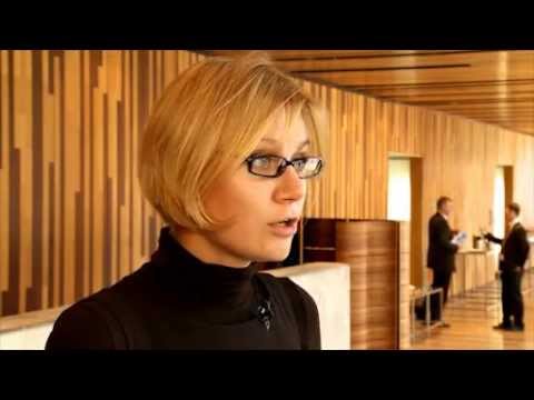 mobile commerce - Das Video-Interview - produziert von http://www.sommer-co.com - mit Aline Eckstein, ECC-Handel, wurde am 15.09.2011 im Rahmen des 20. ECC-Forums in Koeln dur...