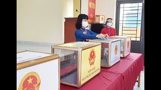 Phó Chủ tịch Thường trực HĐND, Phó Chủ tịch Ủy ban bầu cử tỉnh Trịnh Thị Minh Thanh dự khai mạc bầu cử tại TP Uông Bí