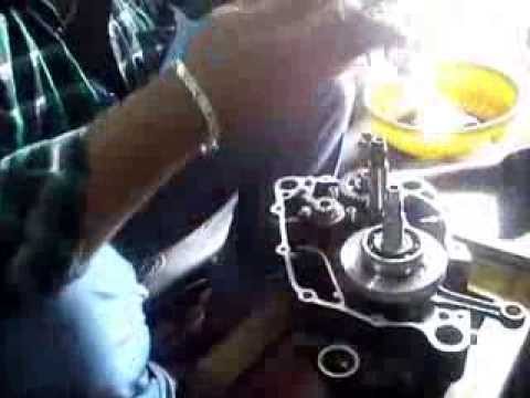 how to change engine oil in bajaj discover