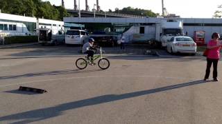 Lincoln and his mother just spend 1 hour for 2-wheel bike learning!