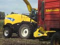 New Holland FR 9060 aan mais hakselen New Holland FR 9060 aan mais hakselen