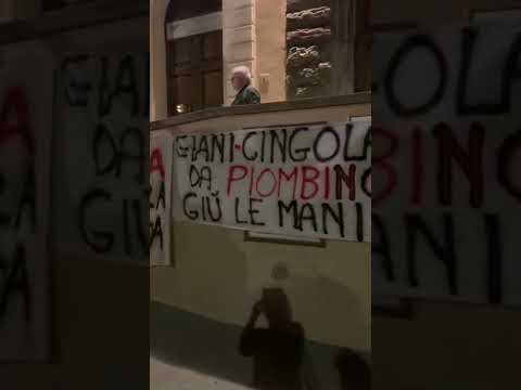 Manifestazione contro il rigassificatore nel porto di Piombino