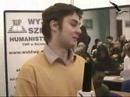 Film przedstawia uczelnię - Wyższą Szkołę Humanistyczną