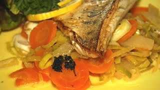 Auf der Haut gebratener Zander in Safransoße an Möhren- Lauchgemüse