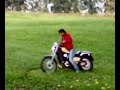 Fare motocross con la custom classic 50 per campi, salti , derapate e caduta...