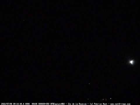 Brilliant fireball fell south of Reunion Island. uploaded by Patrice Huet