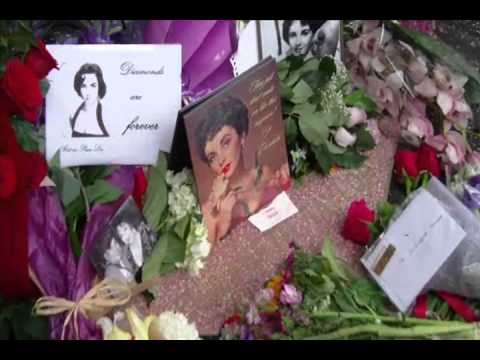 Fans de Elizabeth Taylor le rindieron homenaje en el Paseo de la Fama de Hollywood