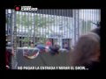 dick el demasiado, evangelista de las cumbias experimentales deschetando chetos en la ciudad konex. adem�s est� andrea prodan pidiendiole un autografo a dick o a su estrella... ���veanlon, veanlon!!!