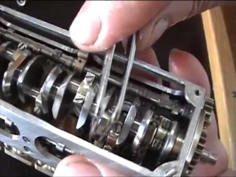 v12 - Il motore V12 più piccolo del mondo, pazientemente autocostruito. Un esempio di grandissima passione concentrata su un micromotore. ++++++++++++++++++++++ Th...