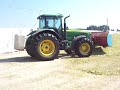 john deere 8220 che spinge insilato e renault ares 735rz