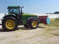 john deere 8220 che spinge insilato e renault ares 735rz