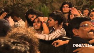 OMG! This Girl Cried So Hard For a Hug From SRK