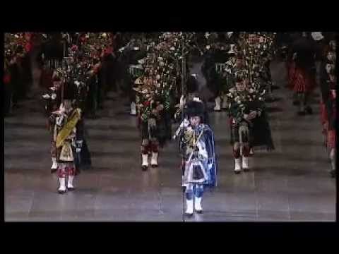 pipes - http://www.berlintattoo.com Die Auftritte der Massed Pipes & Drums gehören zu den wahren Gänsehautmomenten jedes Tattoos. Auch am Berlin Tattoo 2011 in der O...