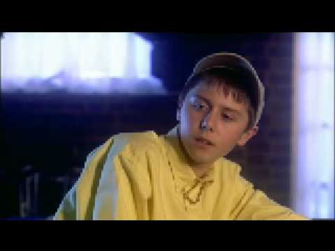Orrible Johnny Vaughan little r bottles Noel in the pub *** Jay from the Inbetweeners **