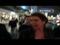 videos de EXCLUSIVE: Debra Messing Leaves NOTHING LIKE THE HOLIDAYS Premiere.