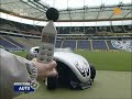 Ein Auto bringt das Eintracht Frankfurt Stadion zum beben