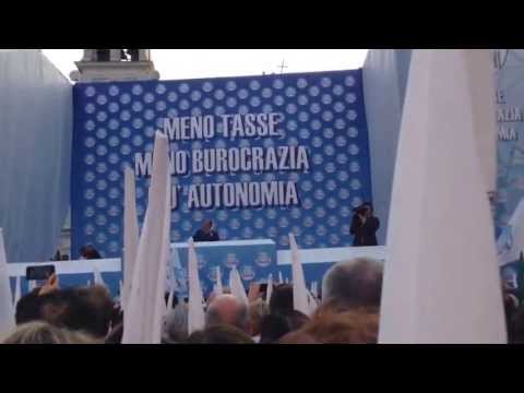 Udine - Silvio Berlusconi a Udine il 18 aprile 2013. Buona visione. Premetto che personalmente non sono nè di destra nè di sinistra e che sono andato solo per sentir...