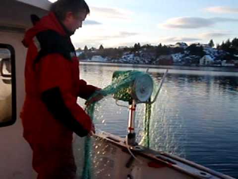 kraftblokk - Sport Fisherman's dream. Electrical hauler with lifting capacity 0 - 100 kg. 12V, 180W. Weight only 10 kg. A sport fisherman's dream. Lift Your fishing traps...