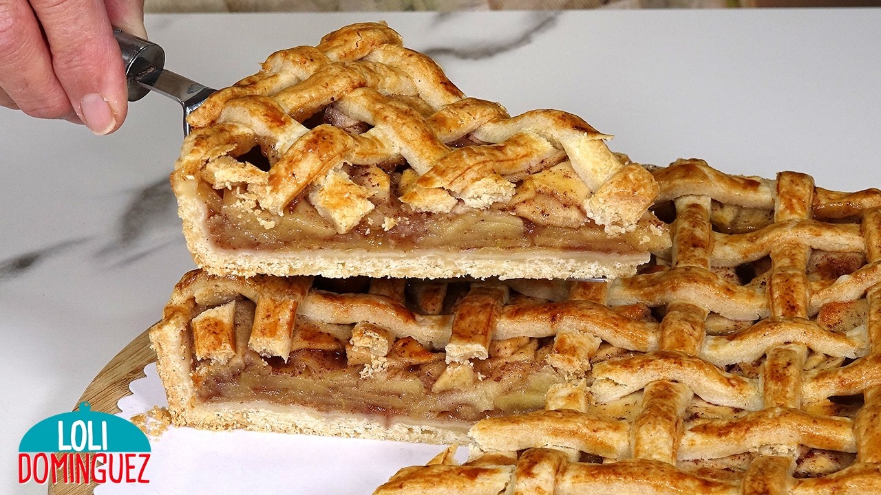 Imagen de la tarta de manzana terminada, lista para servir