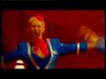 Scooch-Flying-the-fl