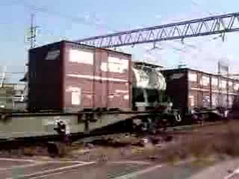 2008.01.10　石山駅付近ですれ違う貨物。