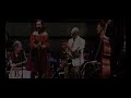 barcelona jazz orquestra
dani alonso trombon y direccio

solista   sergi verges trombon
               frank wess saxo tenor
saxos
victor de diego 
juli aimy
pep pascual 
xavier figuerola 
joan chamorro 

trompetes: 
iv� oll� 
dennis hern�ndez 
roqui albero 
juan de diego. 

trombons: 
jordi gim�nez 
josep tutusaus
sergi verg�s. 

piano: ignaci terrassa
contrabaix: manel �lvarez 
bater�a: jean pierre derouard 

veu: susana sheiman