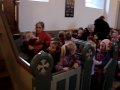 Juletræet pyntes med børnehavens medbragte julepynt.Stjær Børnehave var som altid til juleafslutning i Stjær Kirke.I år var det den 19. december.Se referat og disse videos på www.storring-stjaer.dk
