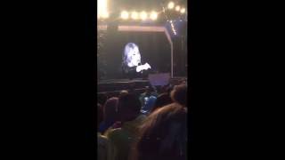 Adele se enojó con una fan