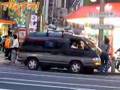 変なおじさん調で安倍政権批判する宣伝カー